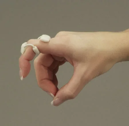 Deroyal Finger Splint Medium Without Fastening Left Or Right Hand White – 601B