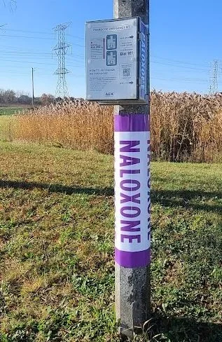 Self-Adhesive Pole Wrap Sign, Public Access Naloxone