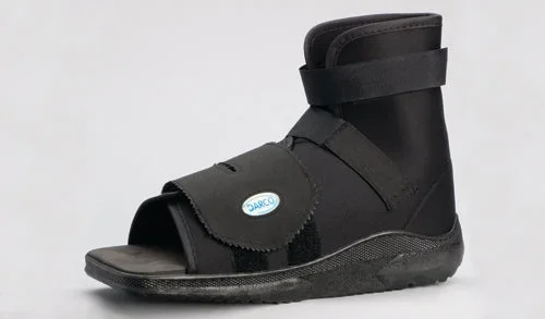 Slimline Cast Boot Black Square-Toe Adult Medium